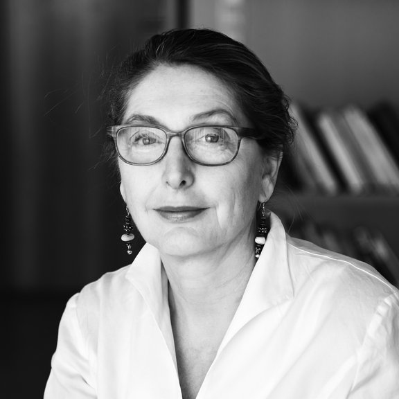 Portraitbild UR Dr. Christina Baur