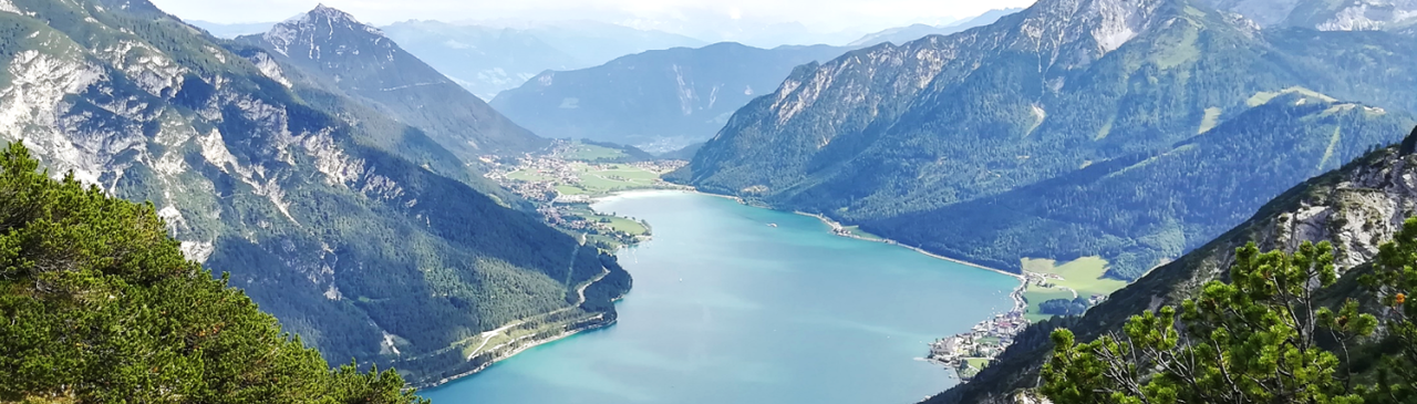 Berglandschaft mit See