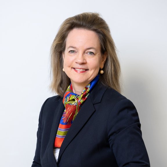Portrait UR Dr. Angelika Schätz