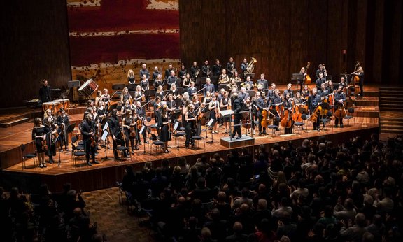 Bildausschnitt von Uniorchester spielt Disziplin